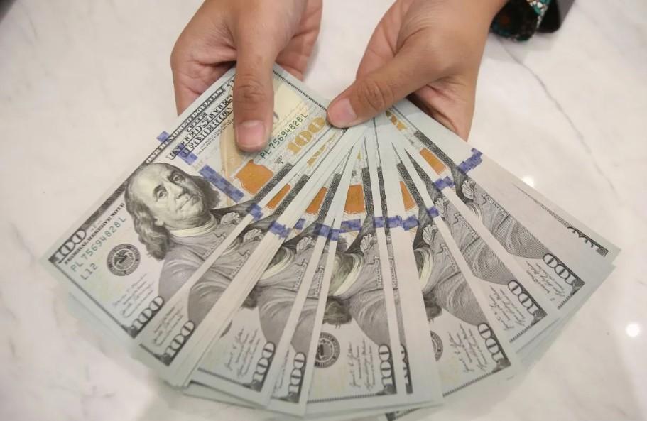 Rupiah Ditutup Melemah ke Rp18.188 per Dolar AS, Terseret Gejolak Timur Tengah dan Kuatnya Data Ekonomi Amerika