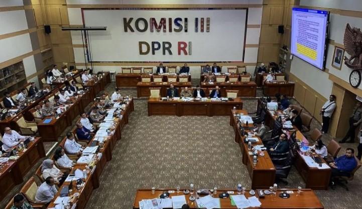 Komisi III dan Pemerintah Sepakati RUU Polri Dibawa ke Paripurna DPR