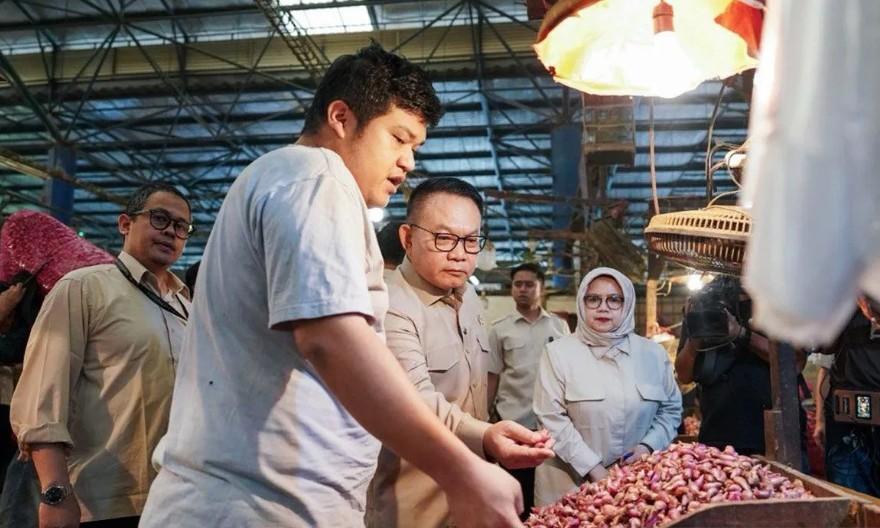Dudung Abdurachman Sidak Pasar Induk Kramat Jati, Temukan Fluktuasi Harga Cabai dan Bawang