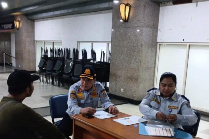 Dishub Jakarta Selatan Tangkap Tangan Empat Jukir Liar di Kawasan Blok M Square