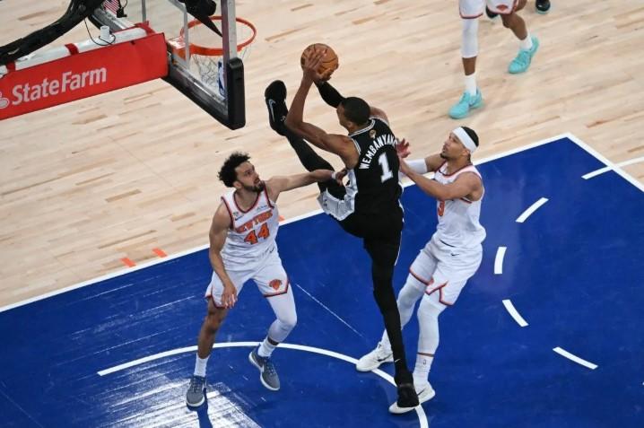 Victor Wembanyama Antar Spurs Tundukkan Knicks dan Pangkas Ketertinggalan di Final NBA 2026