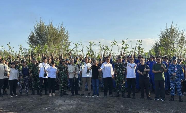 Menteri Lingkungan Hidup Mengintensifkan Penanaman Mangrove untuk Menjawab Tantangan Lingkungan