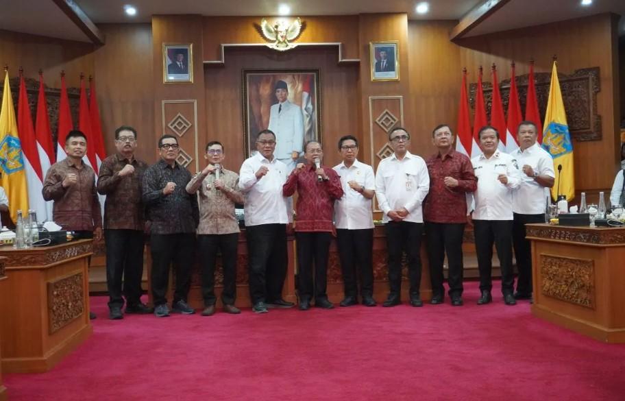 Bali Menargetkan Pemilahan Sampah 100 Persen pada Akhir Agustus dengan Dukungan Seluruh Pemerintah Daerah
