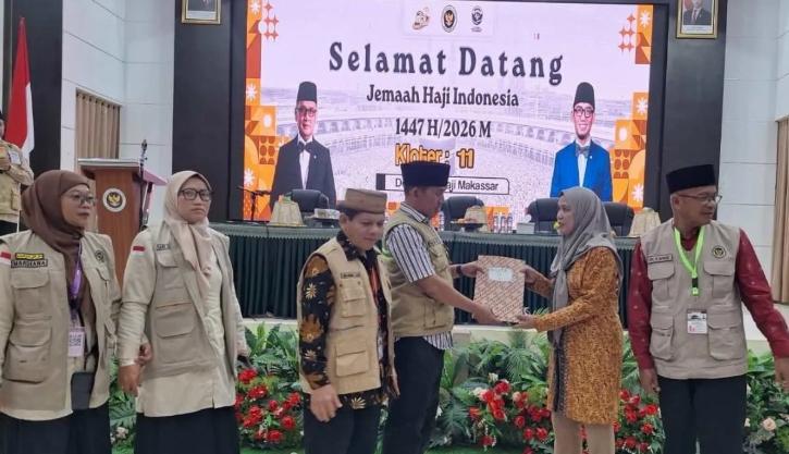 Jamaah Haji Perdana Asal Sulawesi Barat Tiba di Tanah Air Melalui Debarkasi Makassar