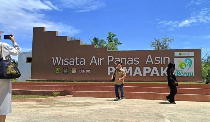 Dispar Kaltim Ajak Masyarakat Nikmati Wisata Air Panas Karst Unik di Berau