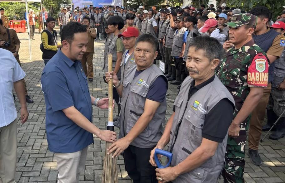 Pemerintah Kota Bandung Menggulirkan Program Padat Karya untuk Menyerap 8.600 Tenaga Kerja dan Menekan Pengangguran