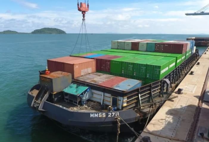 Terminal Kijing Mulai Layani Petikemas Perdana untuk Perkuat Konektivitas Logistik di Kalimantan Barat