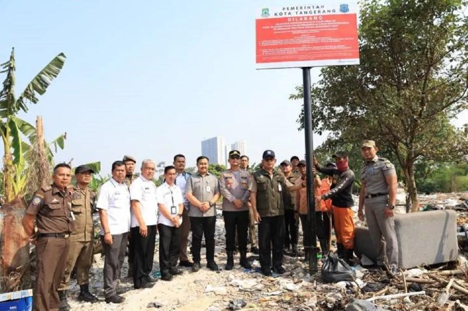Pemkot Tangerang Menyegel TPS Ilegal di Jalan Gembor Raya untuk Cegah Pencemaran Lingkungan