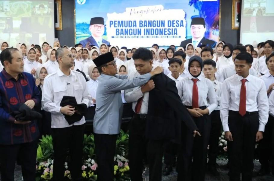 Mendes PDT Kukuhkan 200 Peserta Program Pemuda Bangun Desa untuk Belajar ke Jepang dan Dorong Pembangunan Desa