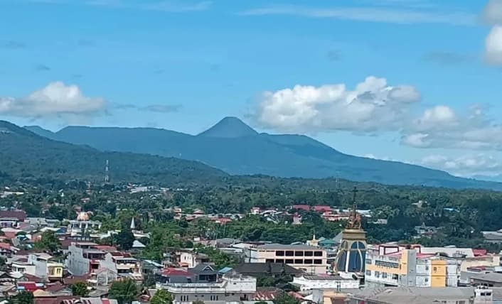 Badan Geologi Imbau Pendaki dan Wisatawan Jauhi Radius 1,5 Kilometer Gunung Soputan