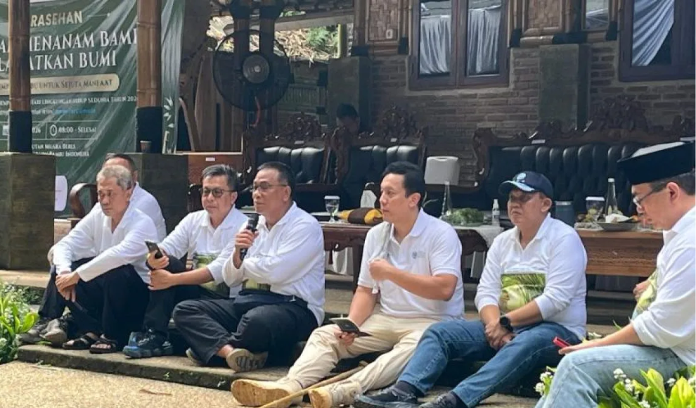 Menteri Lingkungan Hidup Moh. Jumhur Hidayat Canangkan Gerakan Nasional Penanaman Bambu untuk Rehabilitasi Lahan Kritis