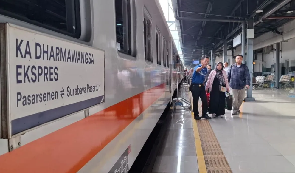 KA Dharmawangsa Layani 180.784 Pelanggan, KAI Perkuat Konektivitas Jakarta–Surabaya Lewat Pegaden Baru