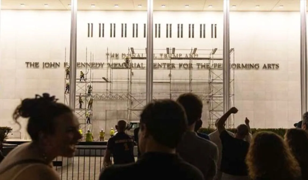 Pengadilan Perintahkan Penghapusan Nama Donald Trump dari Kennedy Center di Washington