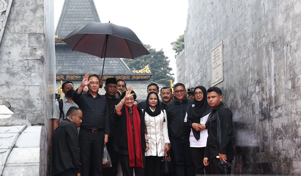 Megawati Soekarnoputri Berziarah ke Makam Bung Karno di Blitar pada Peringatan Bulan Bung Karno 2026