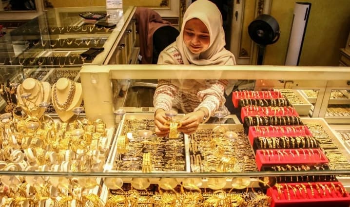 Harga Emas Antam Naik Rp18.000 pada Senin, Tembus Rp2,729 Juta per Gram