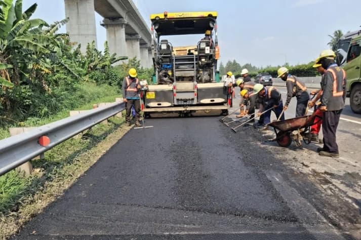 Jasamarga Kembali Lakukan Perbaikan Tol Cipularang dan Padaleunyi Demi Jaga Keselamatan Pengguna Jalan