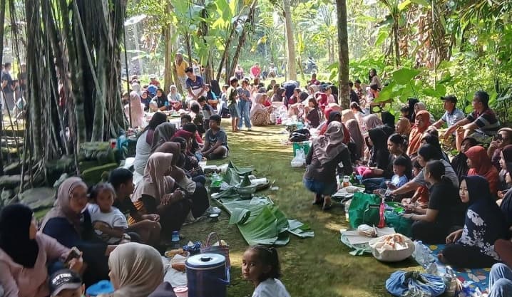 Warga Dusun Ngabean Melestarikan Tradisi Bersih Punden Sumur Blandung pada Peringatan 1 Suro
