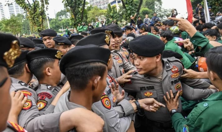 Pengamat Menilai Pendekatan Humanis Polri Membantu Pengamanan Aksi Demonstrasi Tetap Kondusif