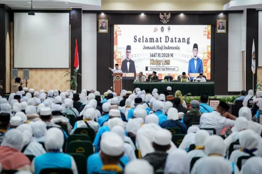 Gubernur Andi Sudirman Menyambut Kepulangan 392 Jamaah Haji Kloter 21 dan Mengajak Menjaga Kemabruran dengan Amal Baik