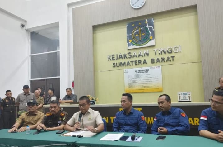Kejati Sumbar Tahan Mantan Bendahara UIN Imam Bonjol Padang dalam Kasus Dugaan Gratifikasi Rp1,29 Miliar