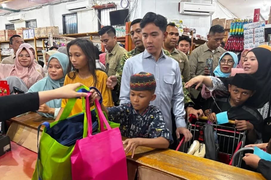 Gibran Ajak 119 Anak Yatim Piatu di Gorontalo Belanja Kebutuhan Sekolah Jelang Tahun Ajaran Baru