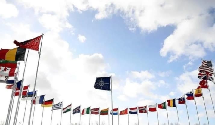 China Desak NATO Evaluasi Perannya di Tengah Ketegangan Terkait Rusia dan Ukraina