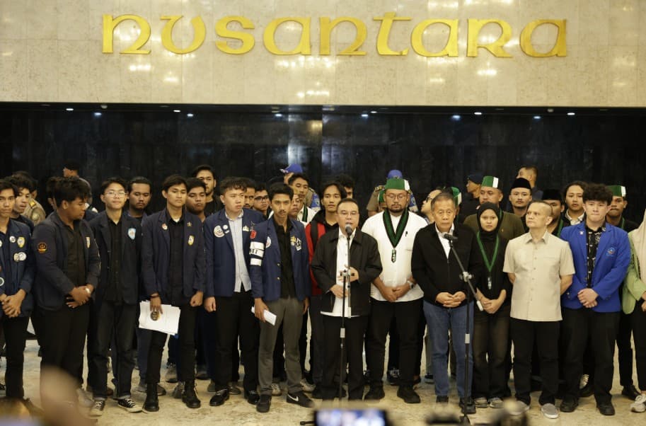 DPR Siapkan Revisi Undang-Undang untuk Atasi Kekurangan 510 Ribu Guru dan Nasib Guru Honorer