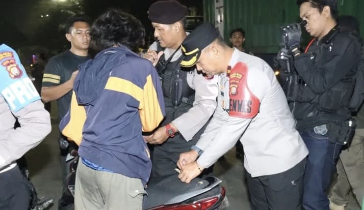 Dua Remaja Diamankan Polisi Saat Razia, Kedapatan Bawa Tembakau Sintetis di Tambora