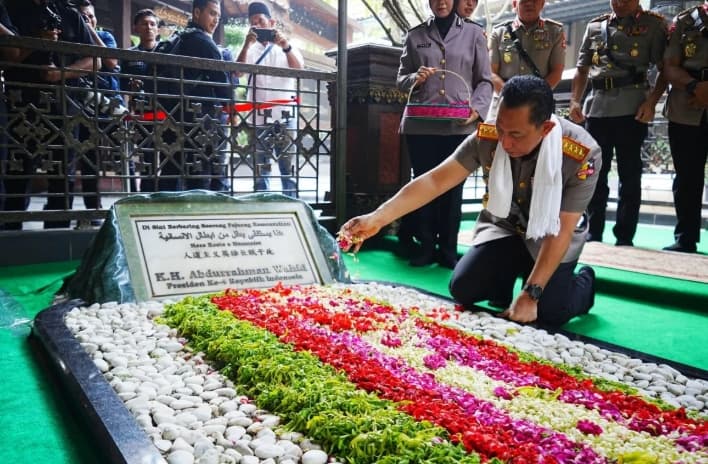 Kapolri Ziarah ke Makam Gus Dur untuk Kenang Semangat Reformasi Jelang Hari Bhayangkara ke-80