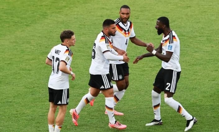 Cedera Nico Schlotterbeck Jadi Kekhawatiran Jerman Usai Pastikan Tiket Babak Gugur Piala Dunia 2026
