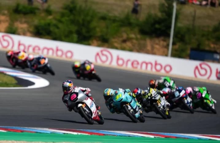 Veda Ega Pratama Tembus Lima Besar Moto3 GP Ceko 2026 Usai Start dari Barisan Belakang