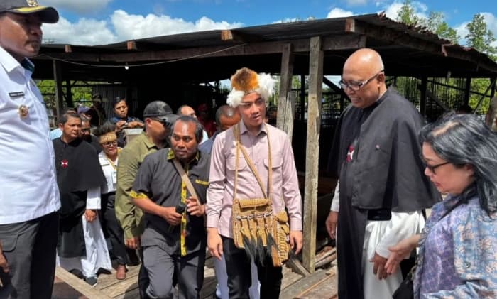 Wapres Gibran Tanam Pohon Cemara sebagai Simbol Dukungan Pembangunan Katedral Asmat