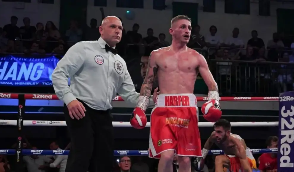 Ryan Garner Kalahkan Michael Magnesi dan Rebut Gelar Interim Kelas Bulu WBC
