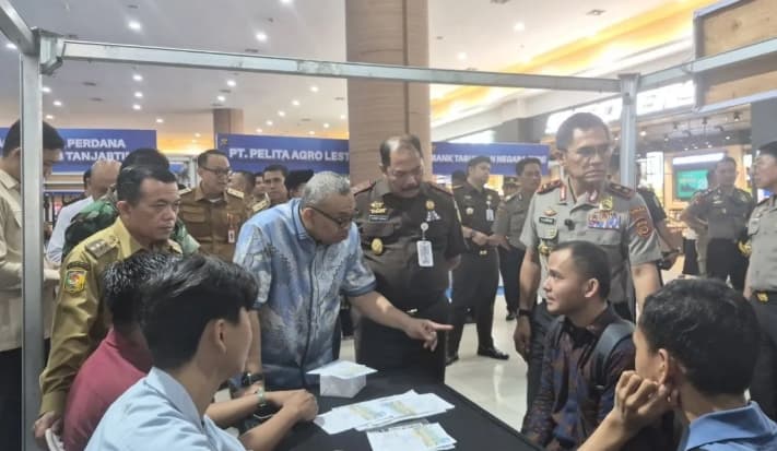 Wamenaker Afriansyah Noor Resmi Buka Job Fair Bhayangkara di Jambi, Sediakan 1.000 Lowongan Kerja