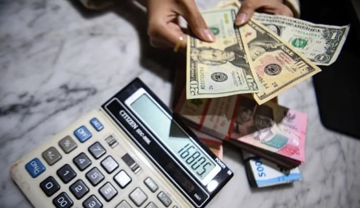 Rupiah Melemah ke Rp17.813 per Dolar AS pada Perdagangan Senin Pagi