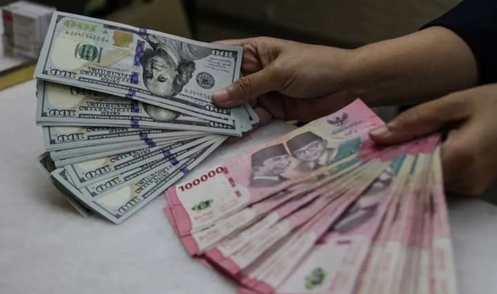 Rupiah Melemah ke Rp17.813 per Dolar AS, Tertekan Kenaikan Harga Minyak Dunia