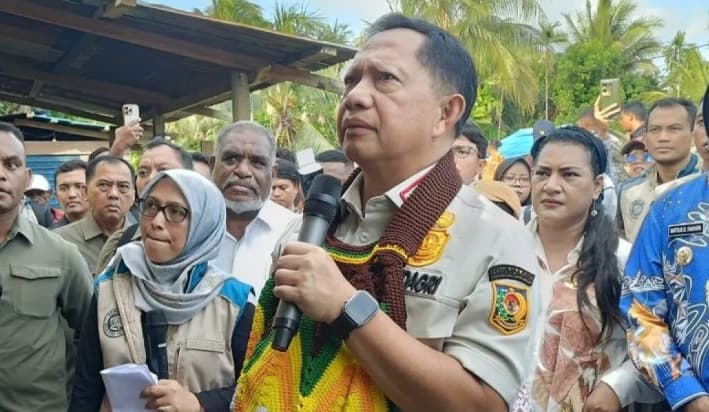 Mendagri Sebut Presiden Prabowo Peduli Kebutuhan Dasar, Dorong Program Bedah Rumah di Papua