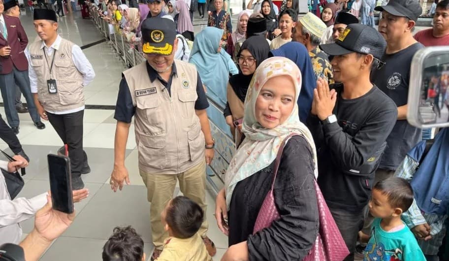 Menteri Haji Irfan Yusuf Sambut Kepulangan Petugas Haji dari Makkah di Bandara Soekarno-Hatta