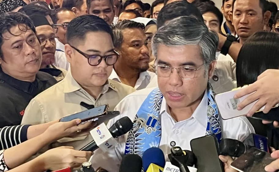 Pemerintah Intensif Pantau Potensi PHK, Industri Keramik dan Otomotif Jadi Sorotan