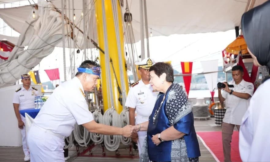 KRI Bima Suci Perkuat Diplomasi Maritim Indonesia-Jepang Melalui Kunjungan Strategis ke Nagasaki