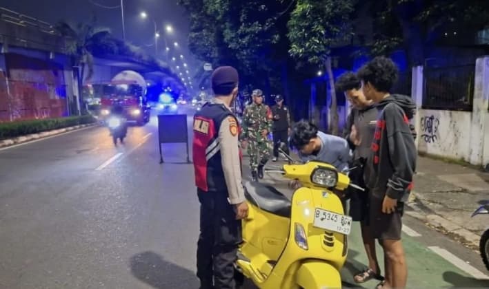Polisi Amankan Sejumlah Motor Tanpa Surat dalam Razia Dini Hari di Jakarta Pusat