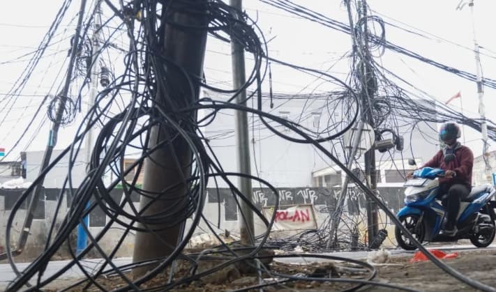 Pramono Anung Teken Perda Penataan Kabel Semrawut untuk Dukung Relokasi Utilitas di Jakarta