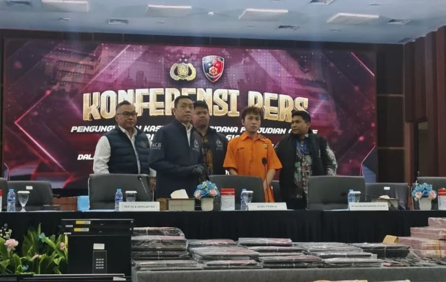 Buronan Most Wanted Interpol Beijing Zheng Rongjing Ditangkap Setibanya di Bandara Soekarno-Hatta