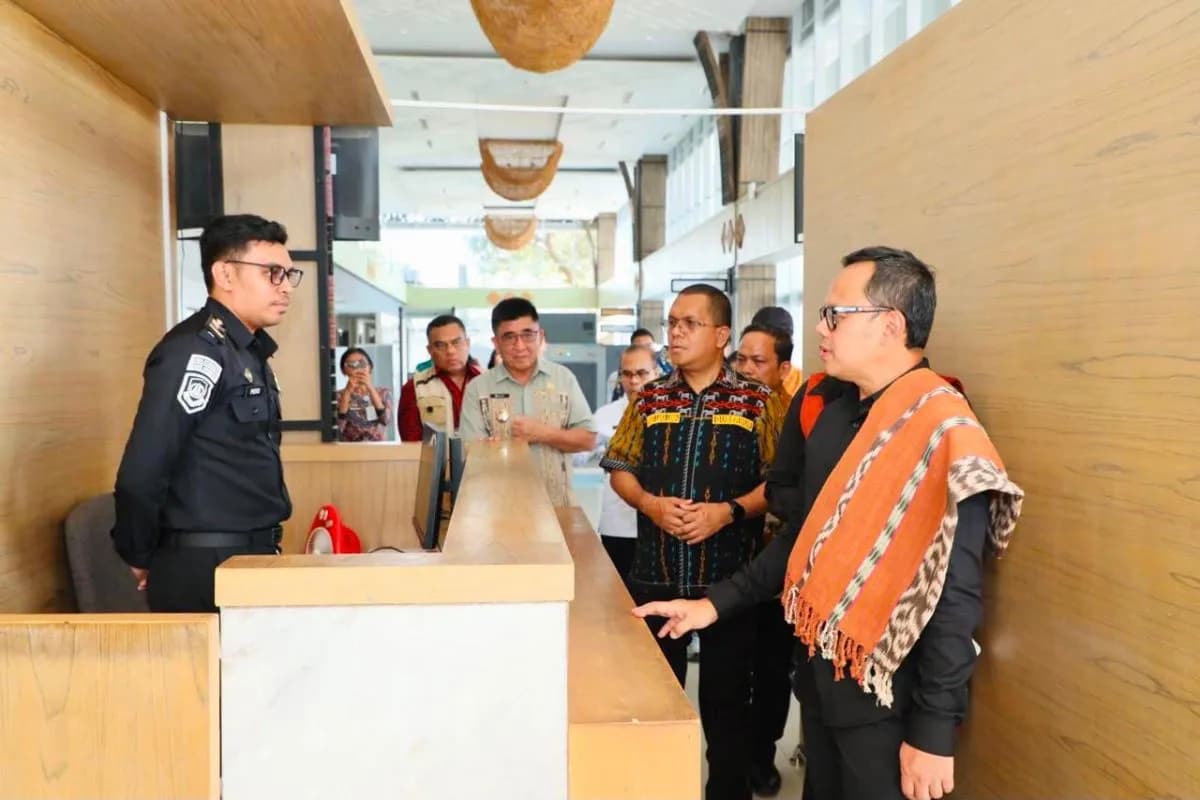Wamendagri Bima Arya Tinjau PLBN Motaain untuk Pastikan Pelayanan Lintas Batas Berjalan Optimal