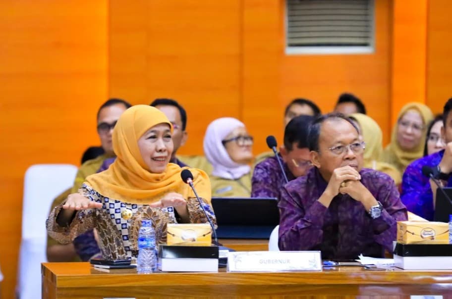 Khofifah Dorong Penambahan Empat Daerah Percontohan Digitalisasi Bansos di Jawa Timur