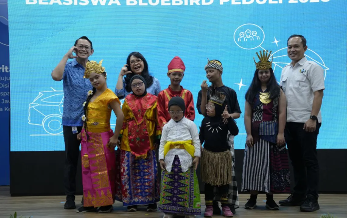 Blue Bird Menyalurkan Beasiswa kepada 1.945 Anak Pengemudi dan Karyawan pada 2026, Perkuat Akses Pendidikan Inklusif