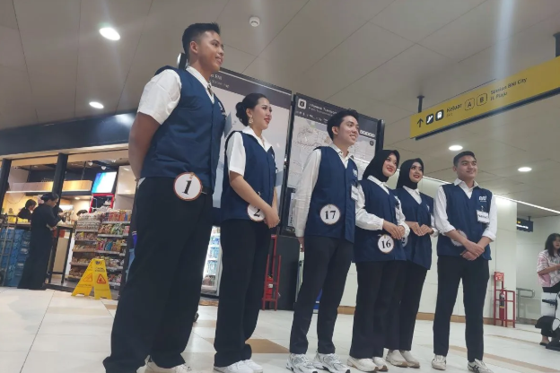 Program Station Attendant for a Day, MRT Jakarta Libatkan Finalis Abang None Jakarta Utara untuk Tanamkan Budaya Transportasi