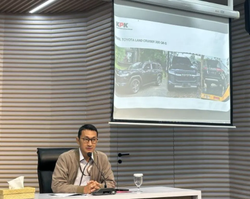 KPK Ungkap Mobil Land Cruiser Rp2,05 Miliar dalam Kasus Suap Kuantan Singingi Berstatus Bekas