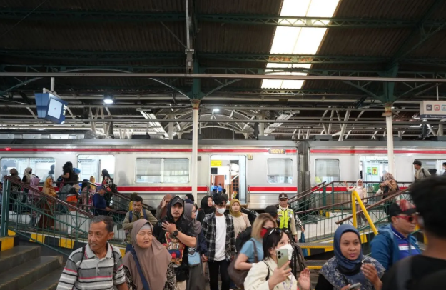 PT KAI Daop 6 Yogyakarta Catat Lonjakan 40 Persen Penumpang Kereta Api Selama Awal Libur Sekolah