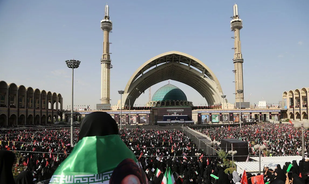Presiden Iran Kritik Lembaga Internasional saat Upacara Penghormatan untuk Ali Khamenei Dimulai